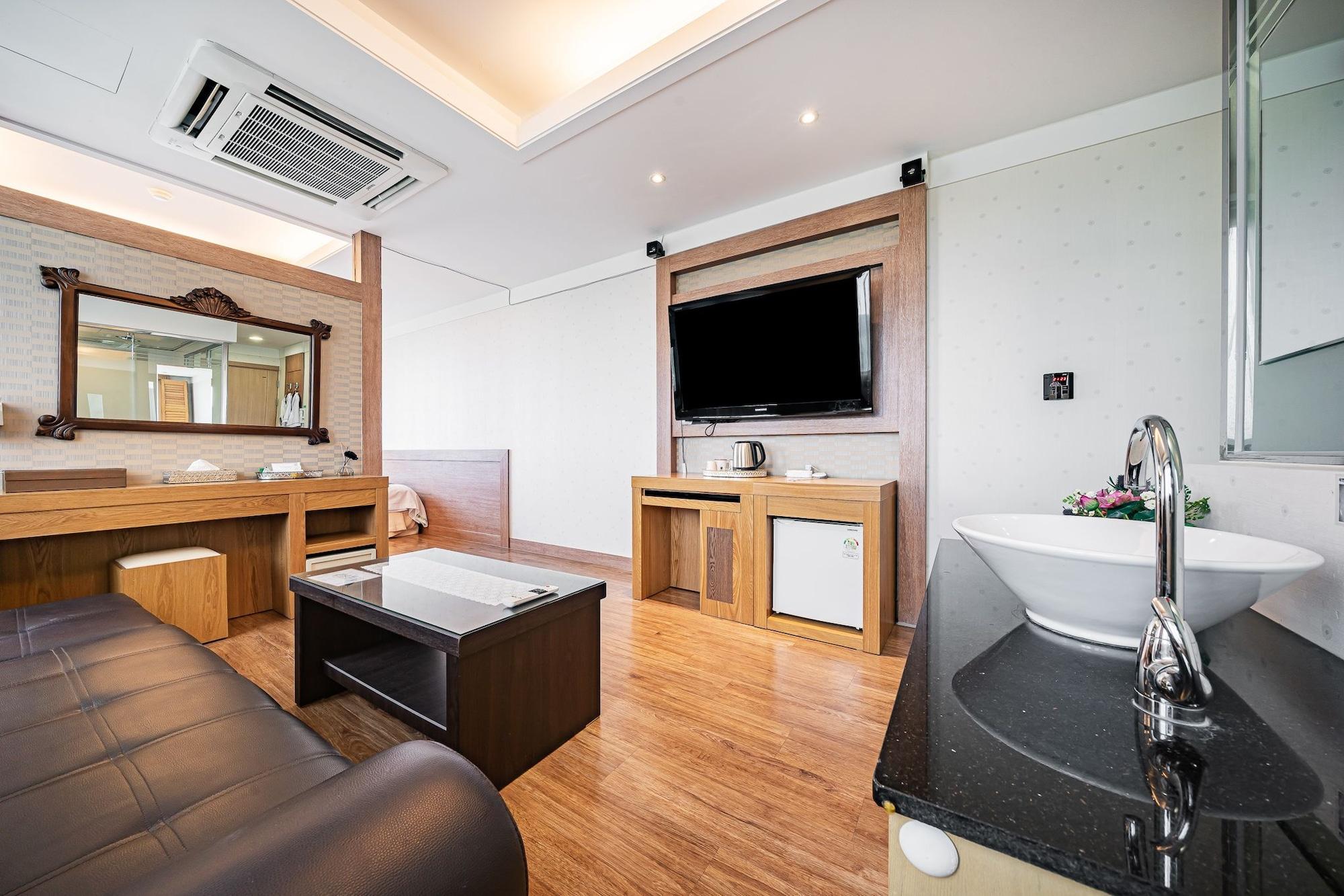 Incheon Prince Hotel Екстериор снимка
